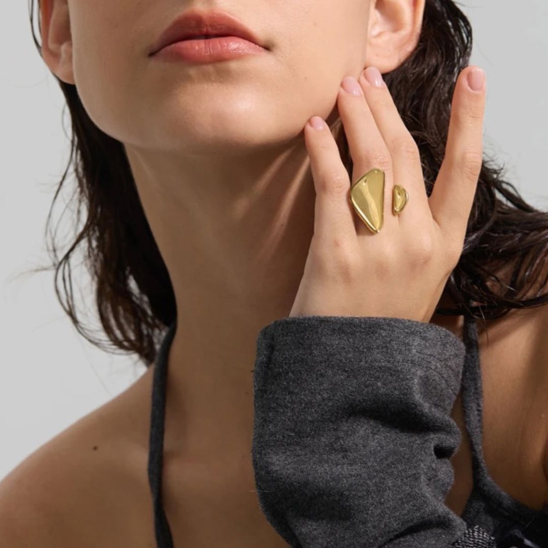Anillo Ajustable Triangular Minimalista Enchapado En Oro 18K Anillo 03 ZAPRINI Oro 