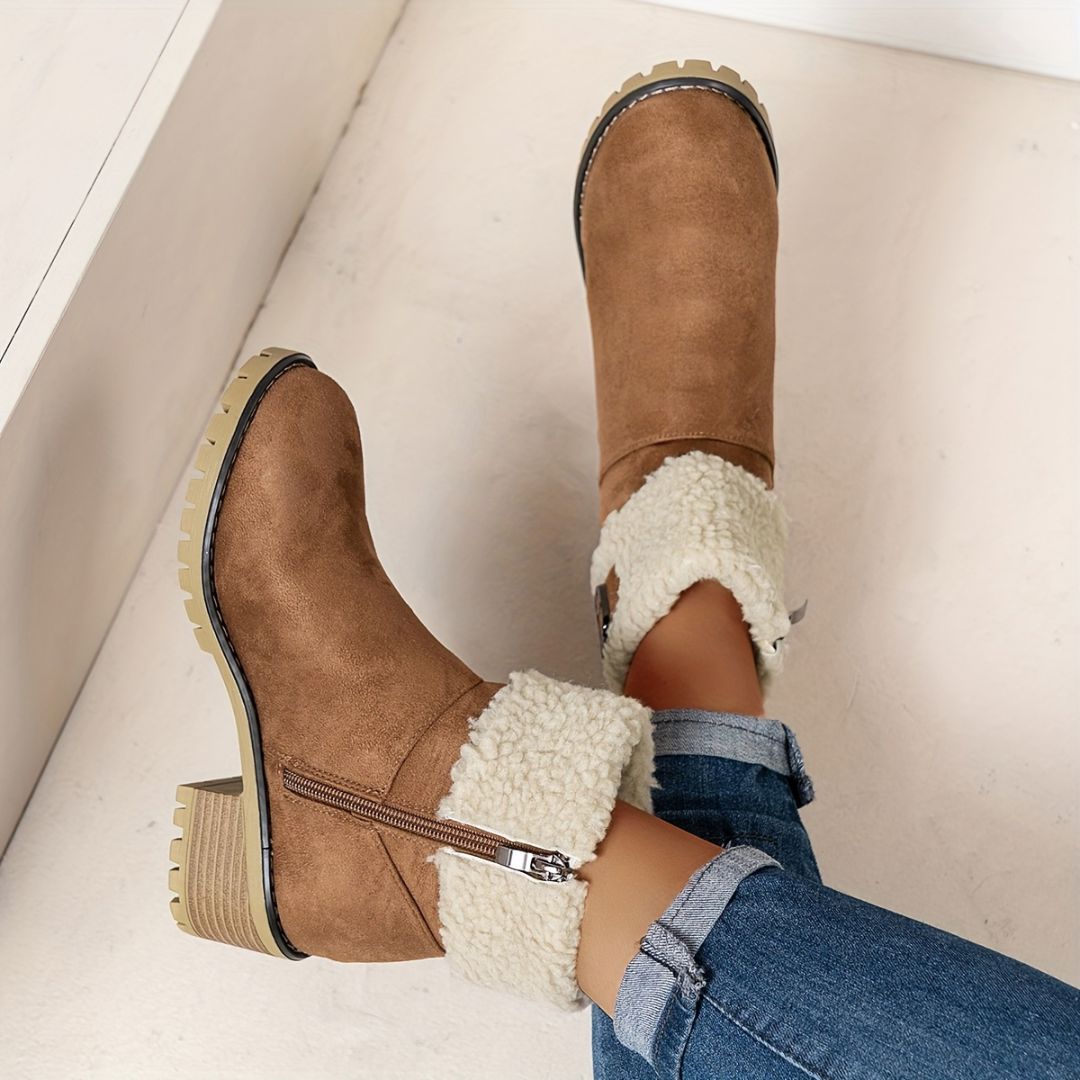 BOTAS CON CORDERITO Y DETALLE DE HEBILLA Bota 18 ZAPRINI 