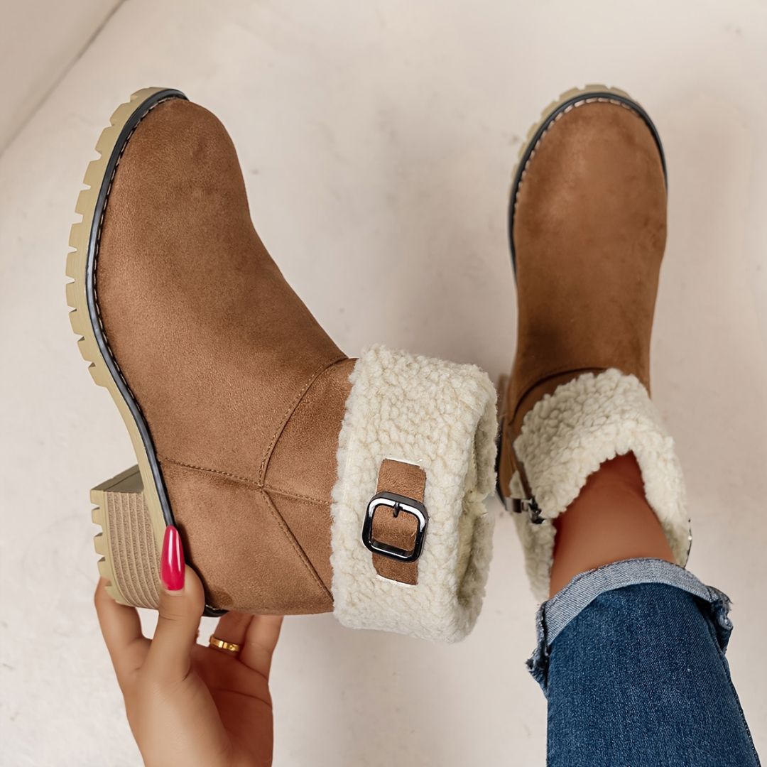 BOTAS CON CORDERITO Y DETALLE DE HEBILLA Bota 18 ZAPRINI 