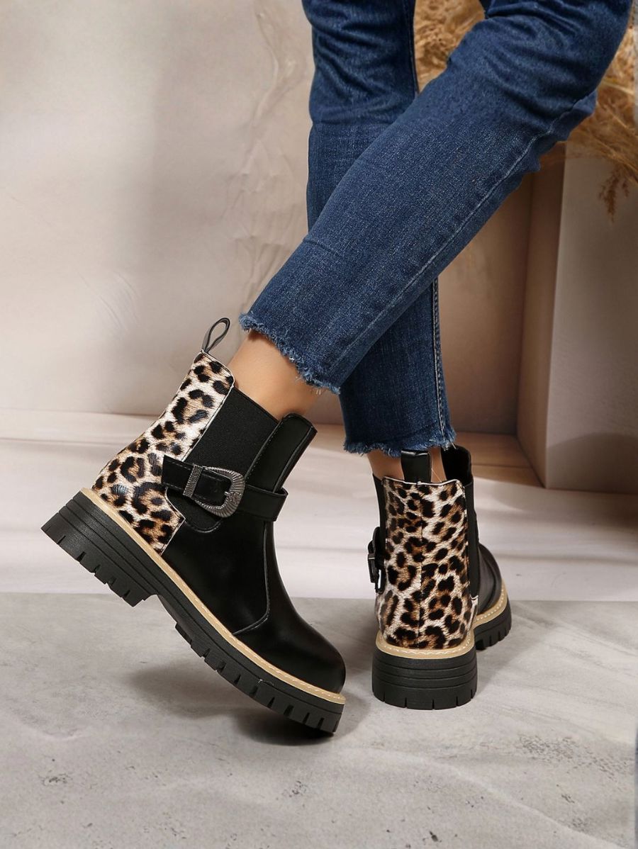 BOTAS CON DETALLE LEOPARDO Y HEBILLA Bota 16 ZAPRINI 