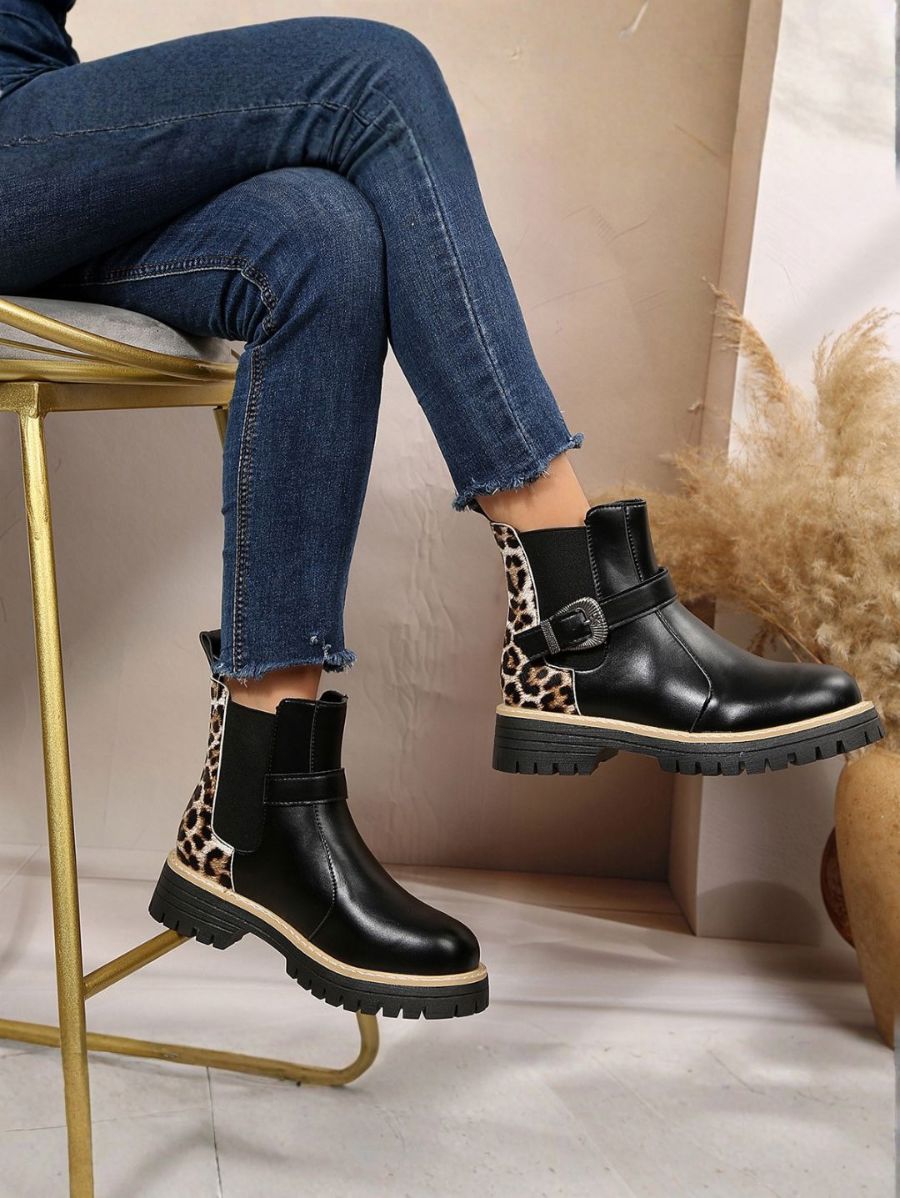 BOTAS CON DETALLE LEOPARDO Y HEBILLA Bota 16 ZAPRINI 