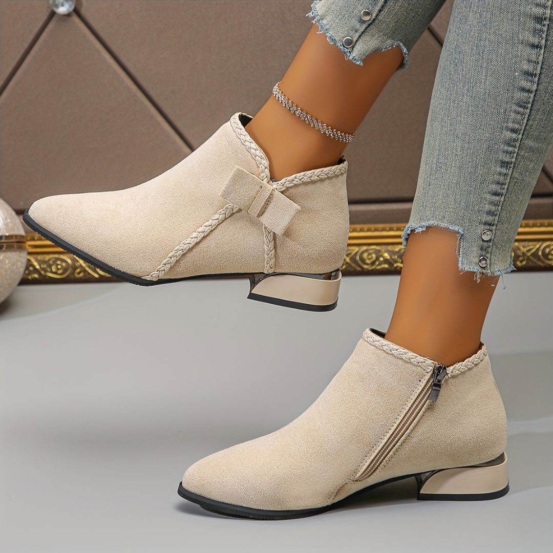 BOTAS CON PUNTA FINA CON LAZO Bota 17 ZAPRINI 