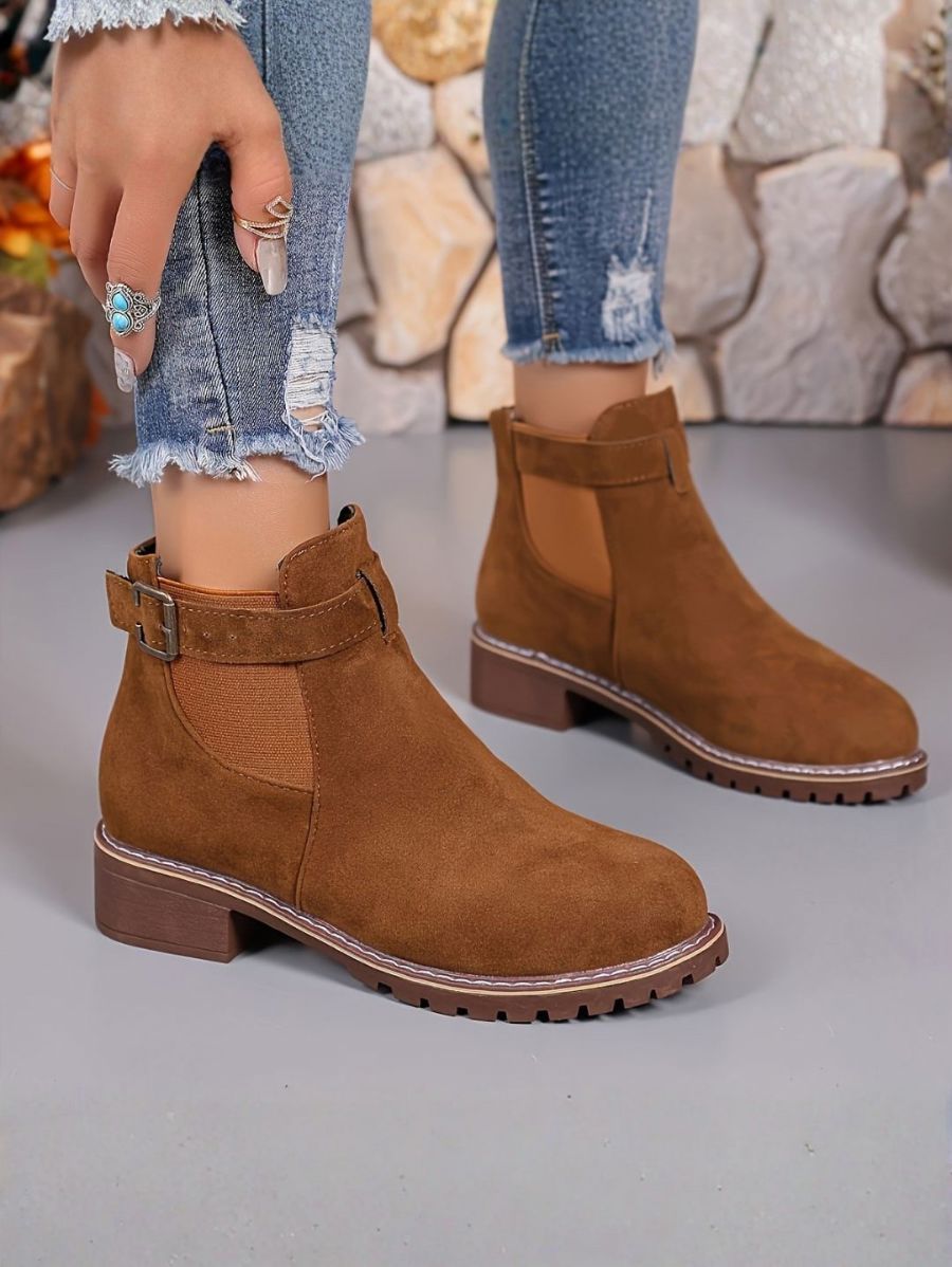 BOTAS CON TACÓN BAJO Y HEBILLA LATERAL Bota 10 ZAPRINI 