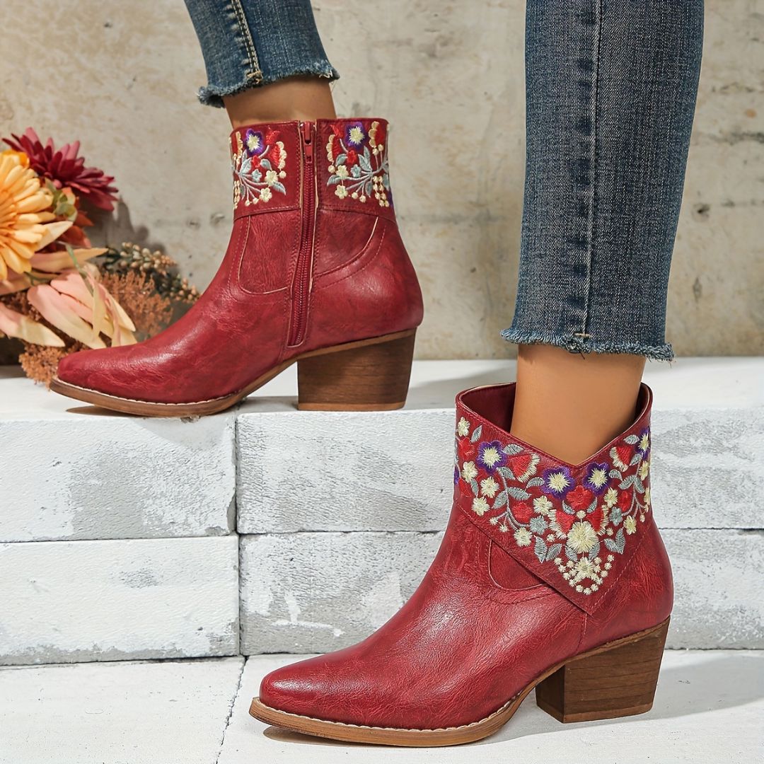 BOTAS CON TACÓN Y BORDADO FLORAL Bota 11 ZAPRINI 