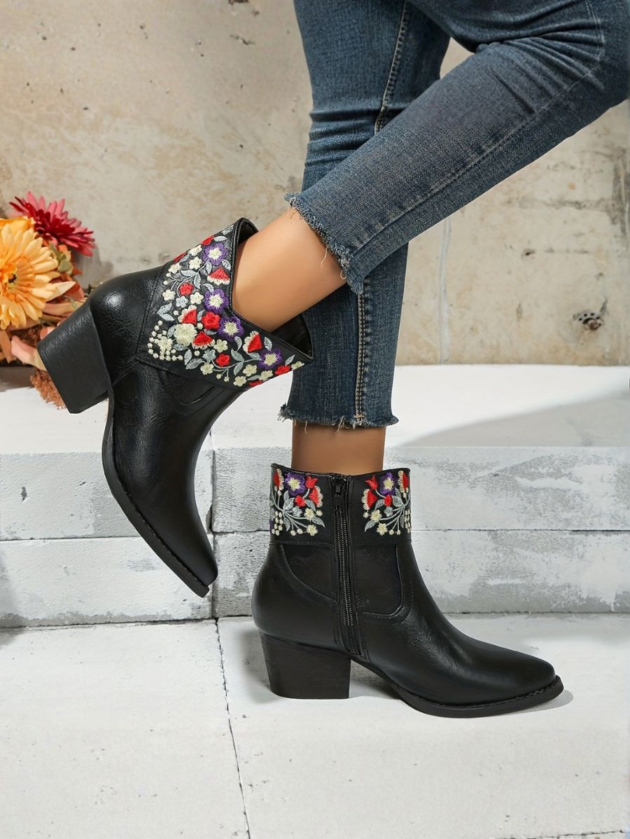 BOTAS CON TACÓN Y BORDADO FLORAL Bota 11 ZAPRINI Negro 34 
