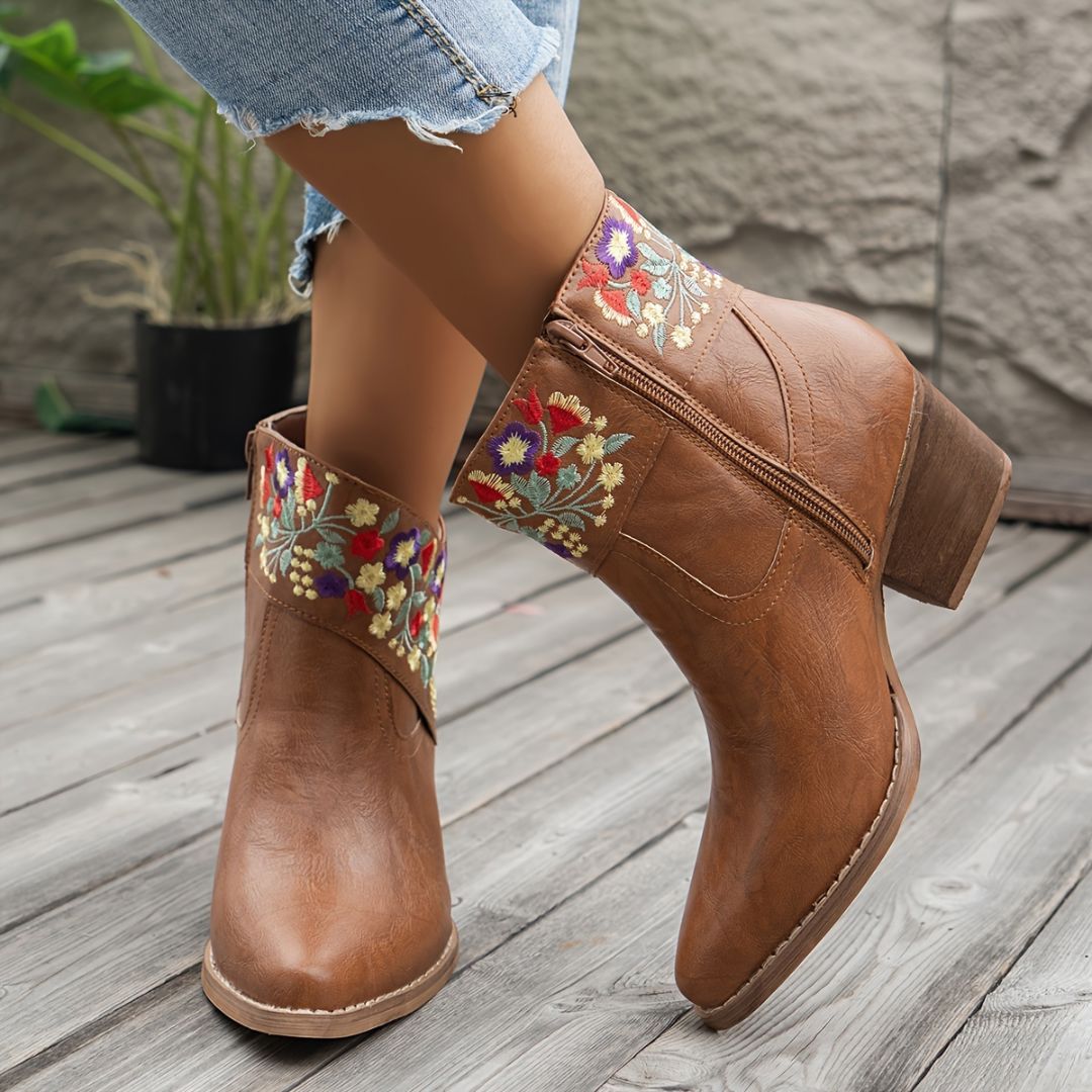 BOTAS CON TACÓN Y BORDADO FLORAL Bota 11 ZAPRINI Marrón 34 