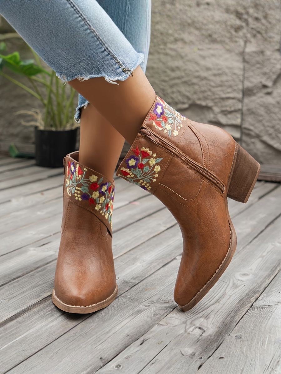 BOTAS CON TACÓN Y BORDADO FLORAL Bota 11 ZAPRINI Marrón 34 