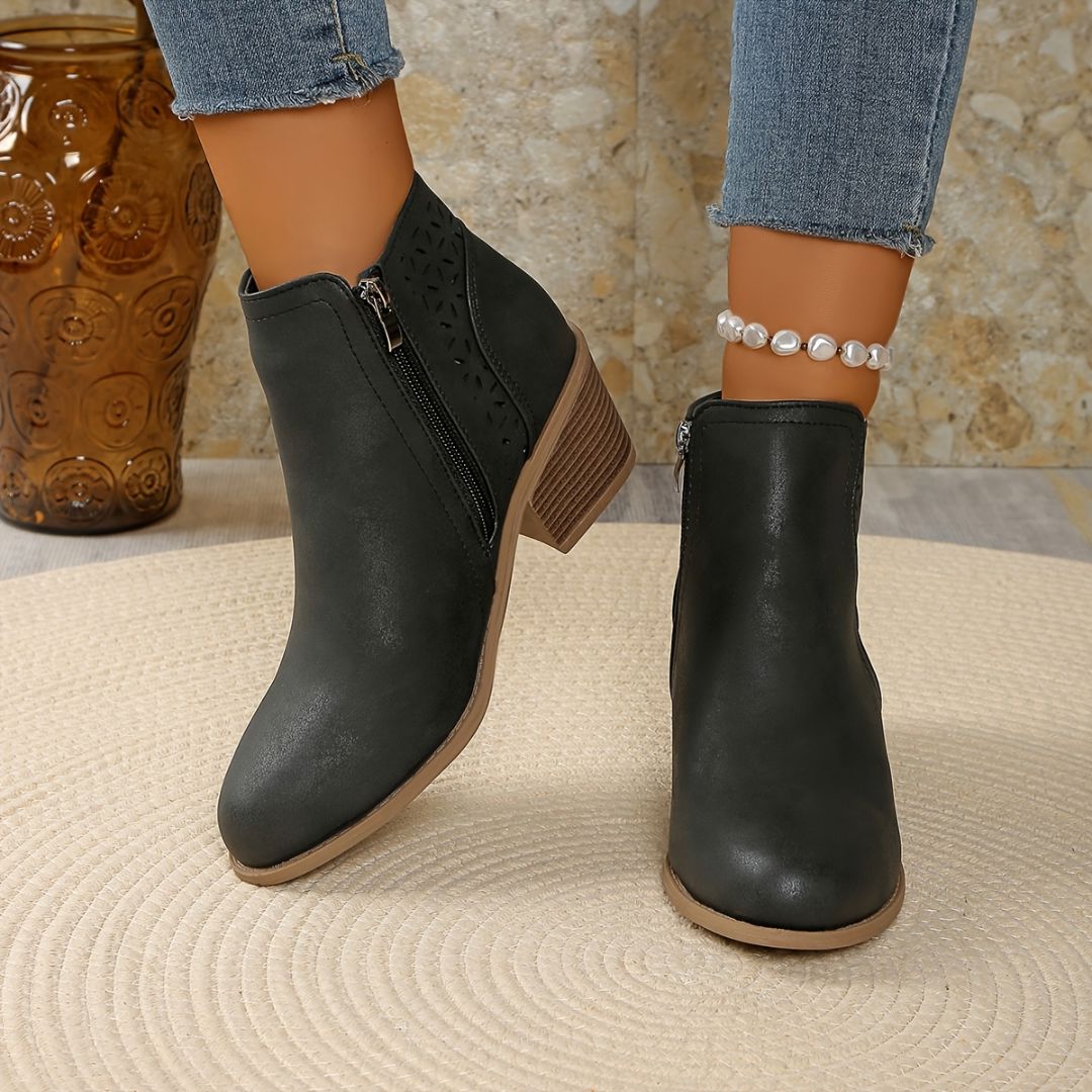 BOTAS DE TACÓN GRUESO CON CALADO Bota 25 ZAPRINI 