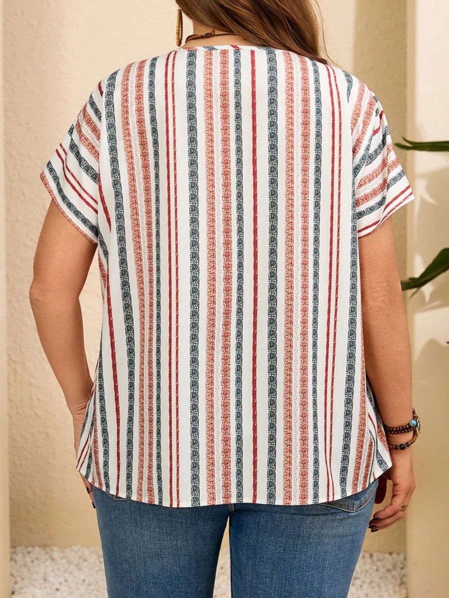 Blusa Con Botones Y Estampado A Rayas Plus Size Blusa Plus Size 11 ZAPRINI 