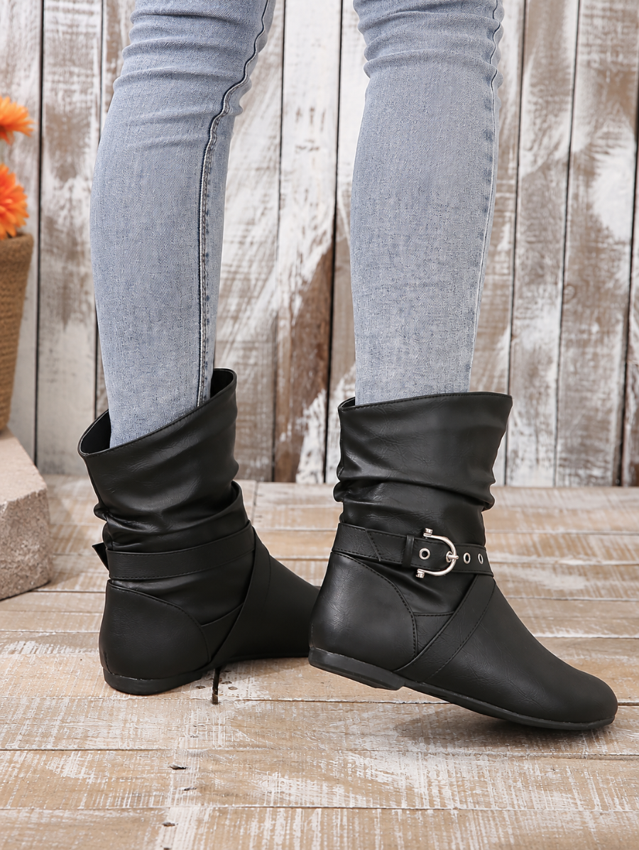 Botas Con Suela Plana y Hebilla