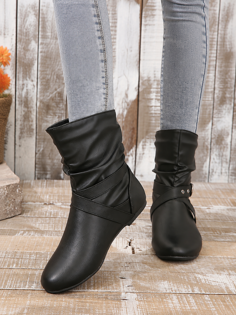Botas Con Suela Plana y Hebilla