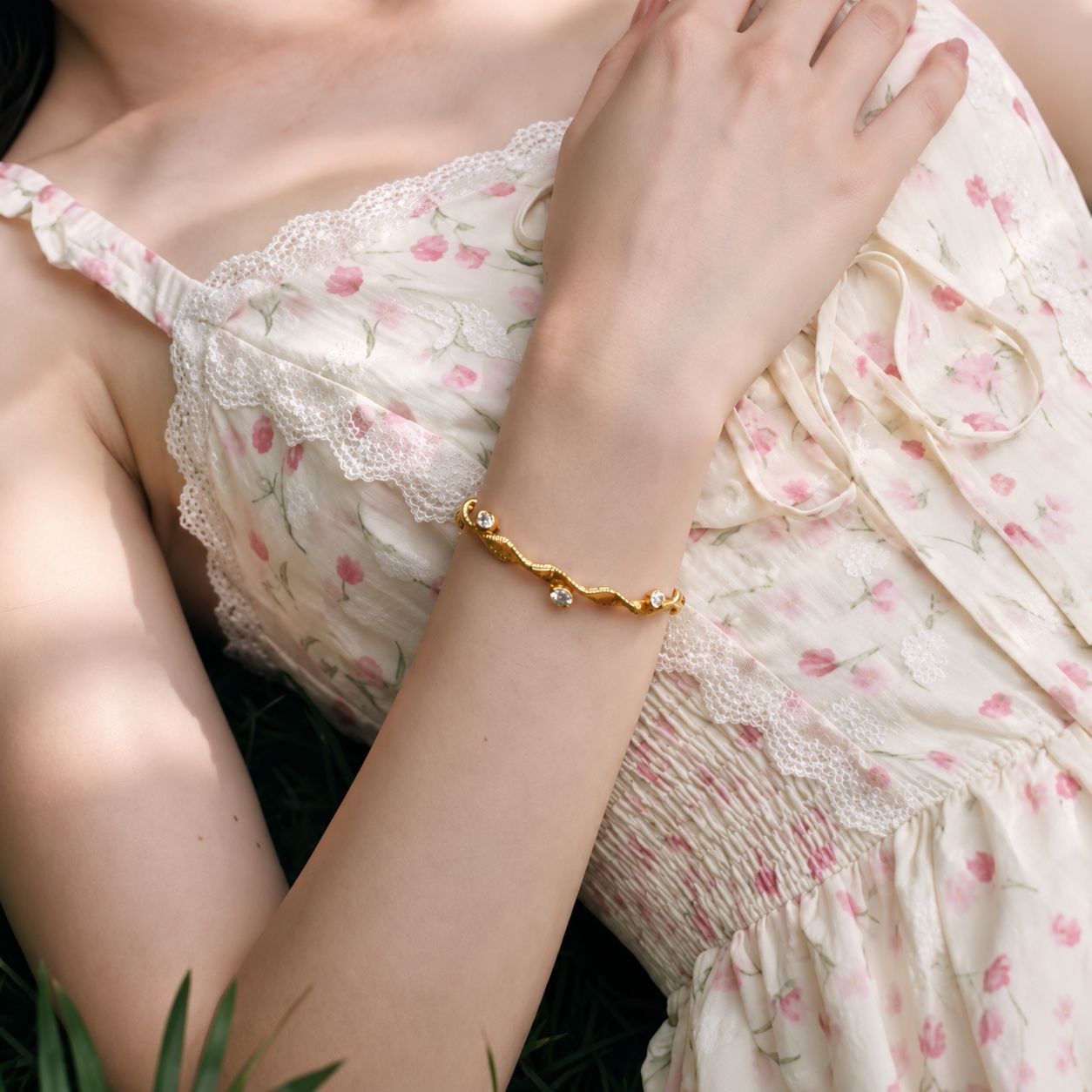 Brazalete Abierto Con Circonia Enchapado En Oro 18K Brazalete 11 ZAPRINI 