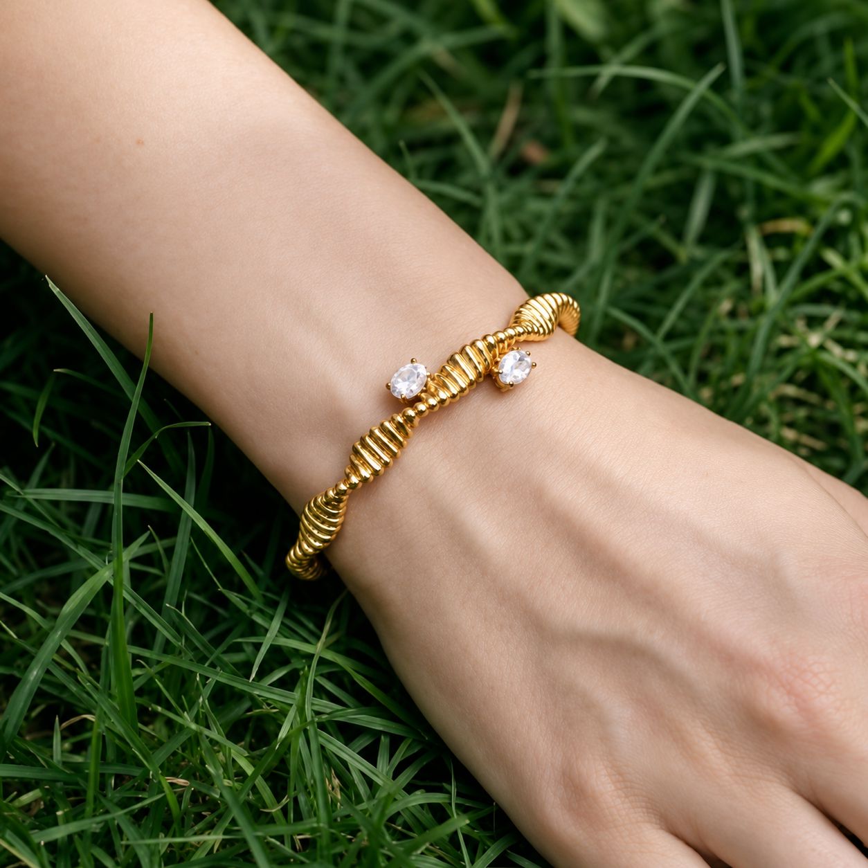 Brazalete Abierto Con Circonia Enchapado En Oro 18K Brazalete 11 ZAPRINI 