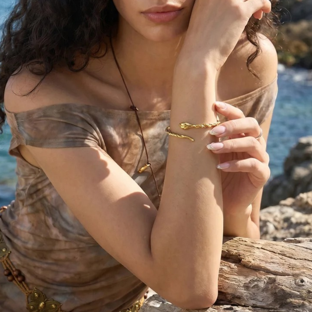 Brazalete Abierto Con Diseño De Serpiente Enchapado En Oro 18K