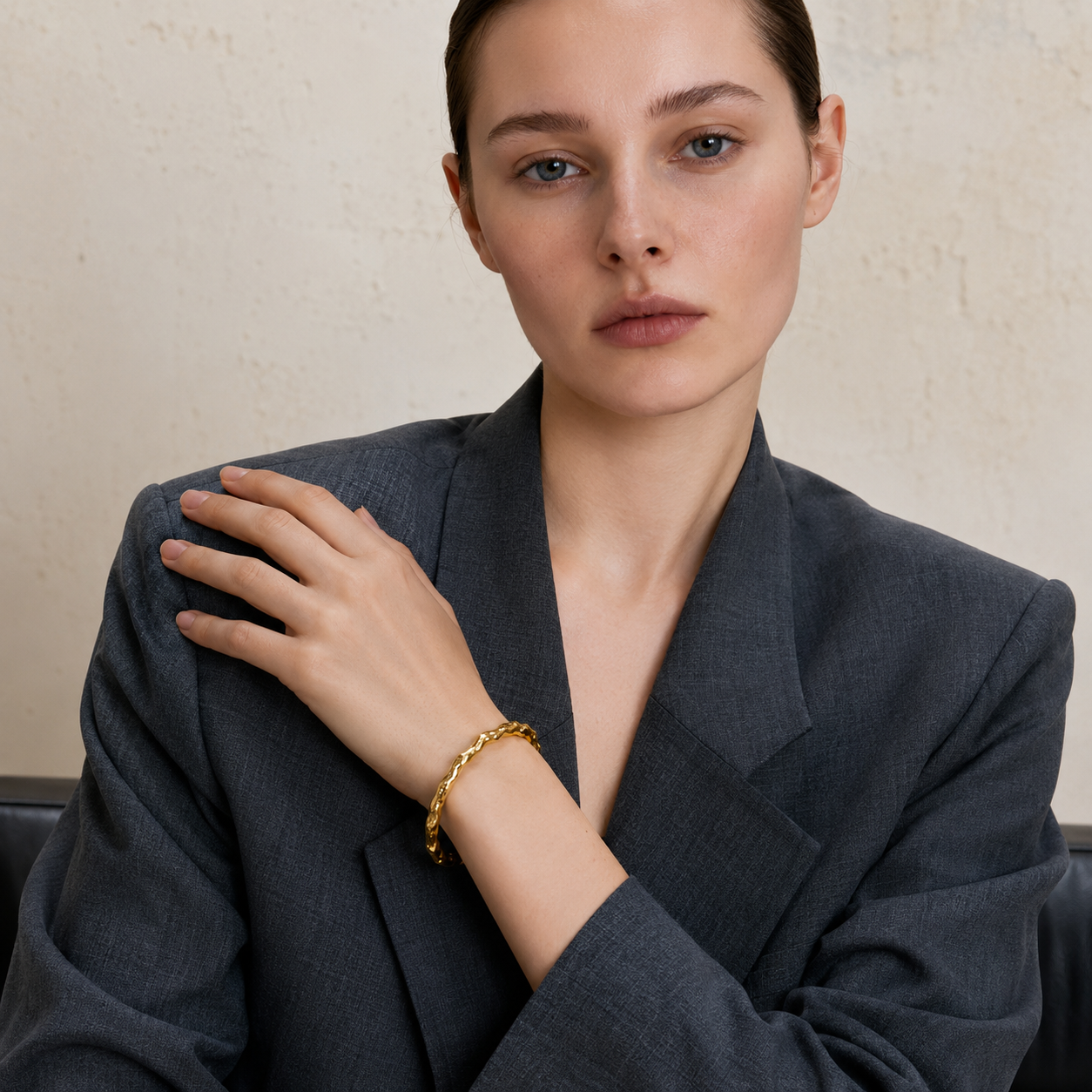 Brazalete Abierto Con Textura Enchapado En Oro 18K