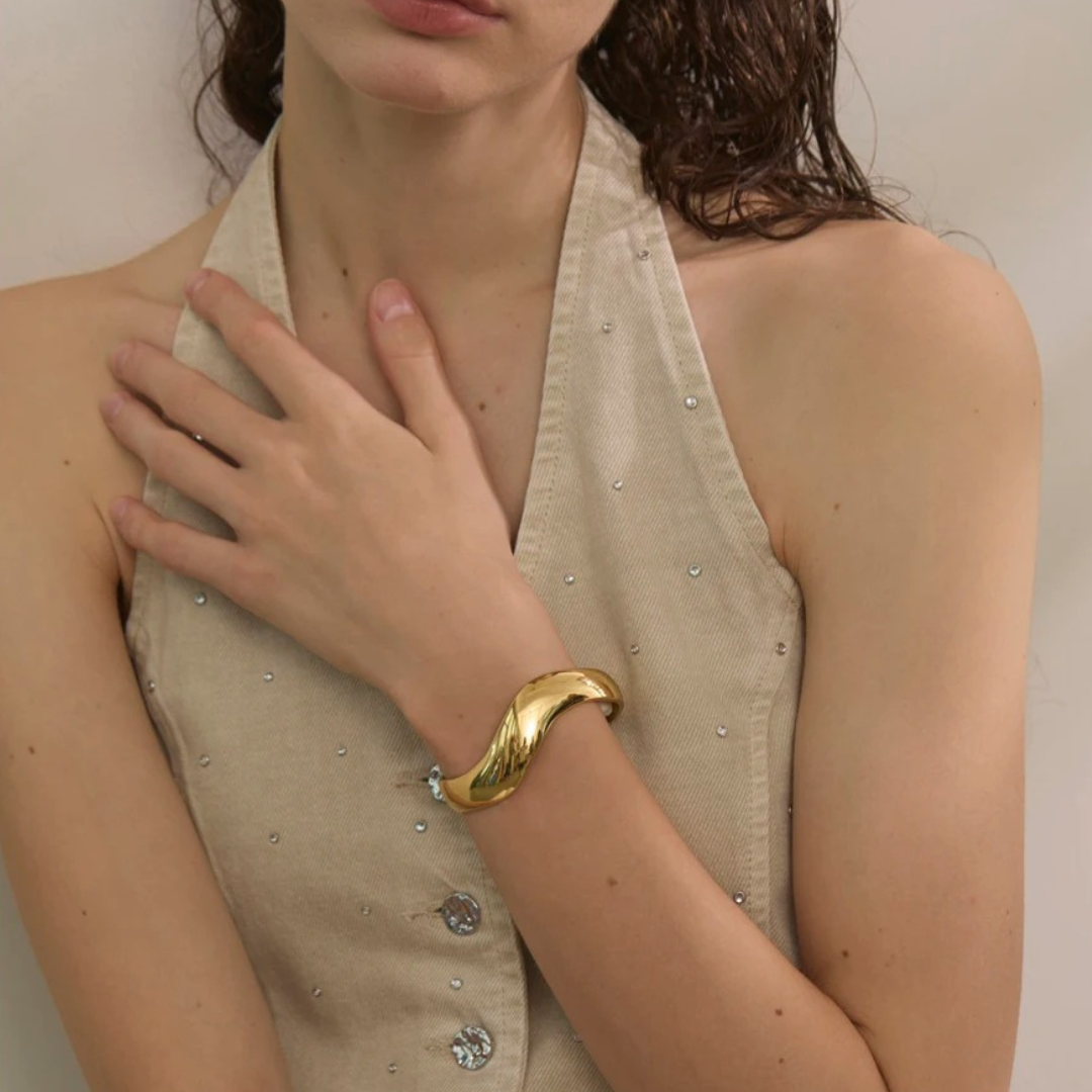 Brazalete Abierto Minimalista Enchapado En Oro 18K