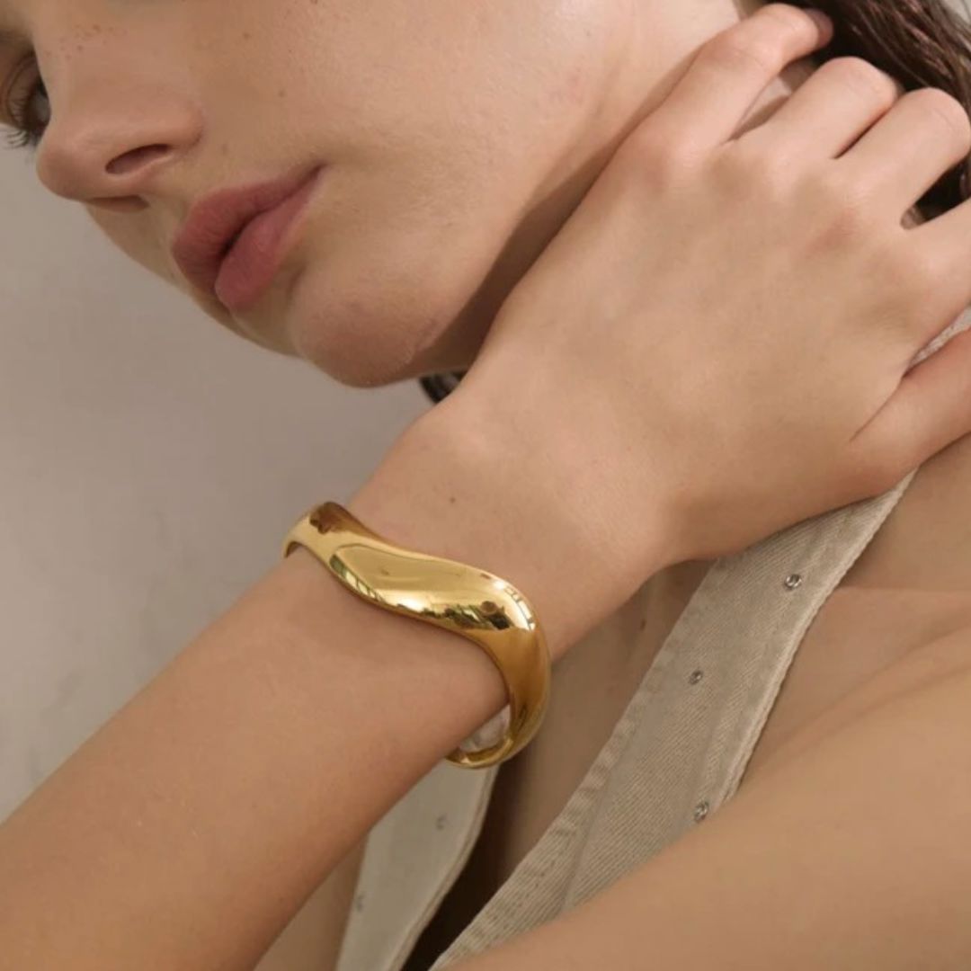 Brazalete Abierto Minimalista Enchapado En Oro 18K Brazalete 01 ZAPRINI 