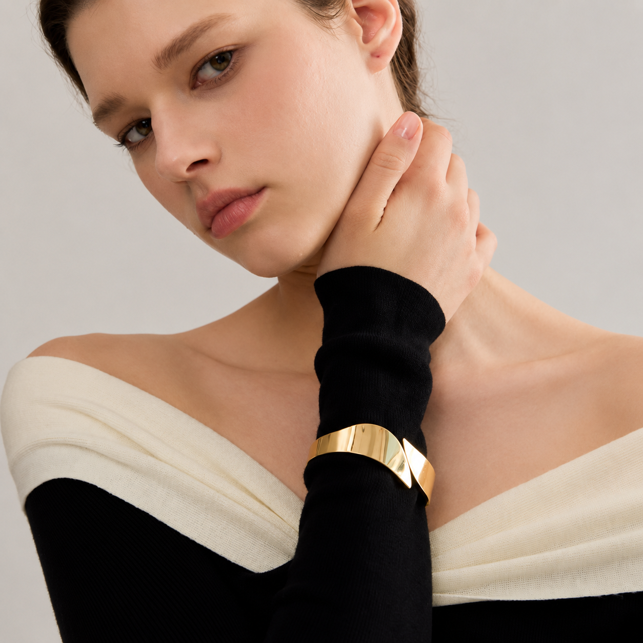 Brazalete Ancho Geométrico Enchapado En Oro 18K