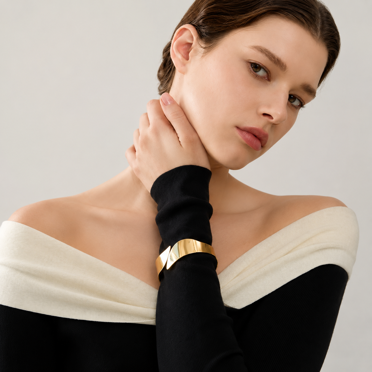 Brazalete Ancho Geométrico Enchapado En Oro 18K