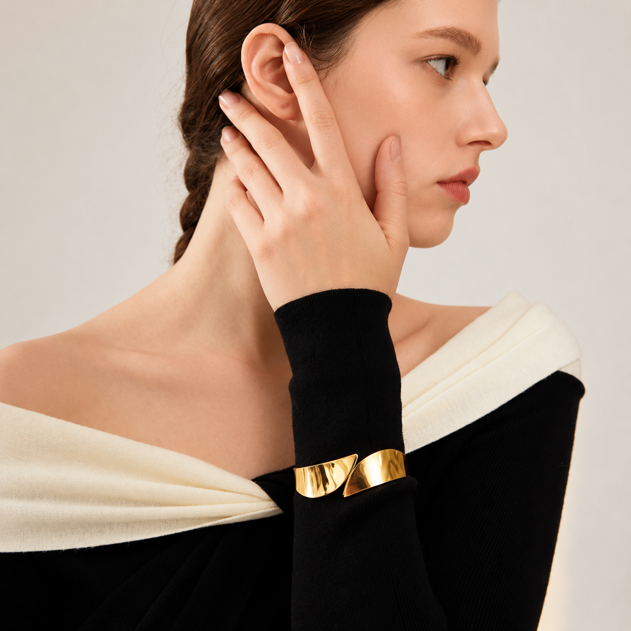 Brazalete Ancho Geométrico Enchapado En Oro 18K