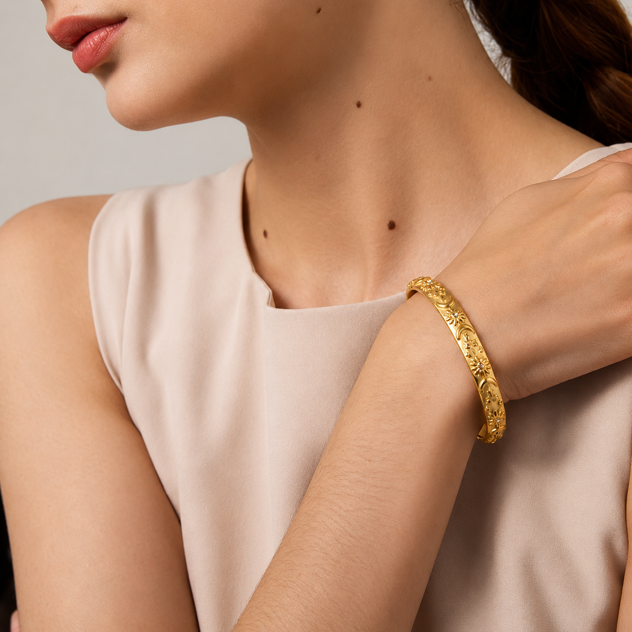 Brazalete Con Forma De Luna, Estrella y Sol Enchapado En Oro 18K