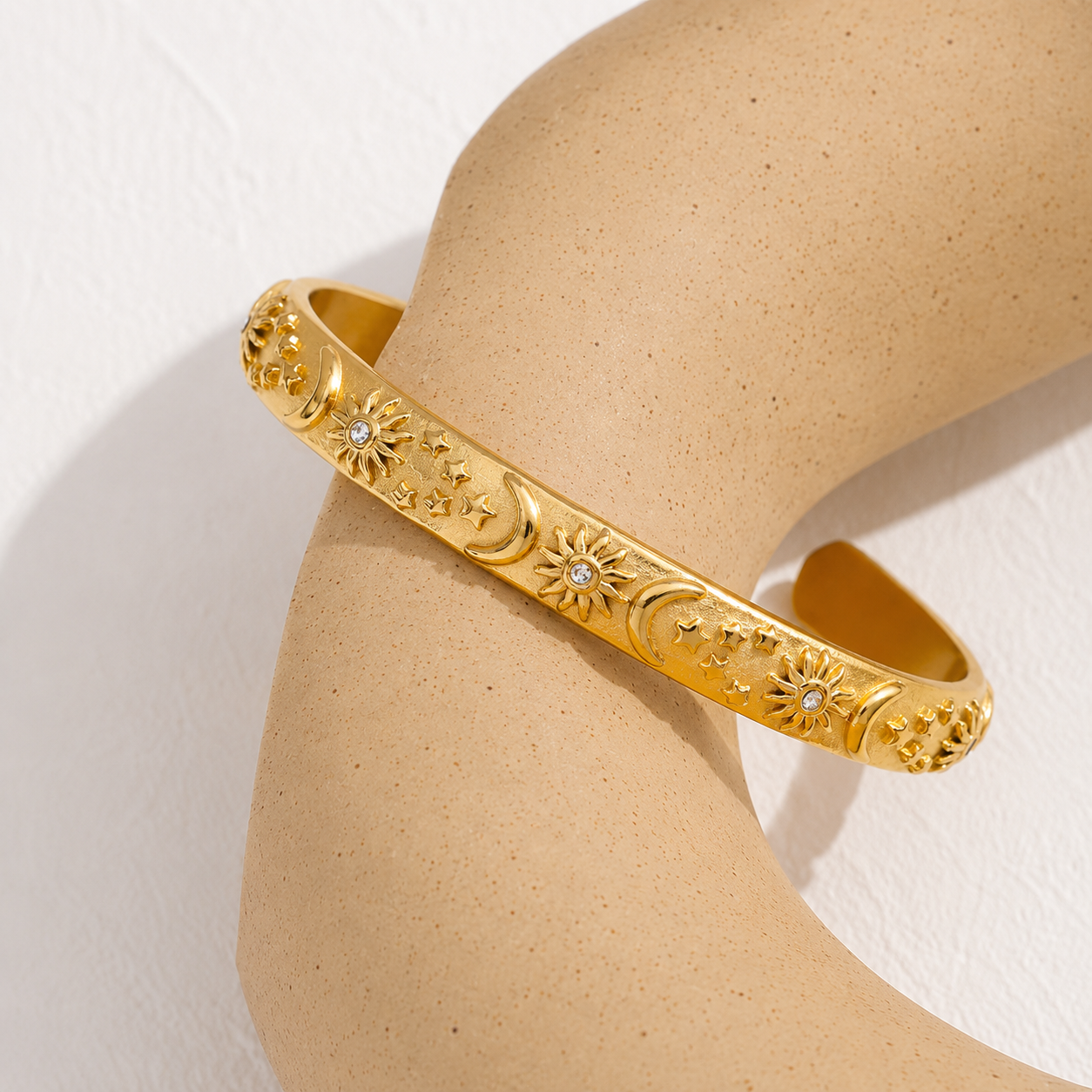 Brazalete Con Forma De Luna, Estrella y Sol Enchapado En Oro 18K