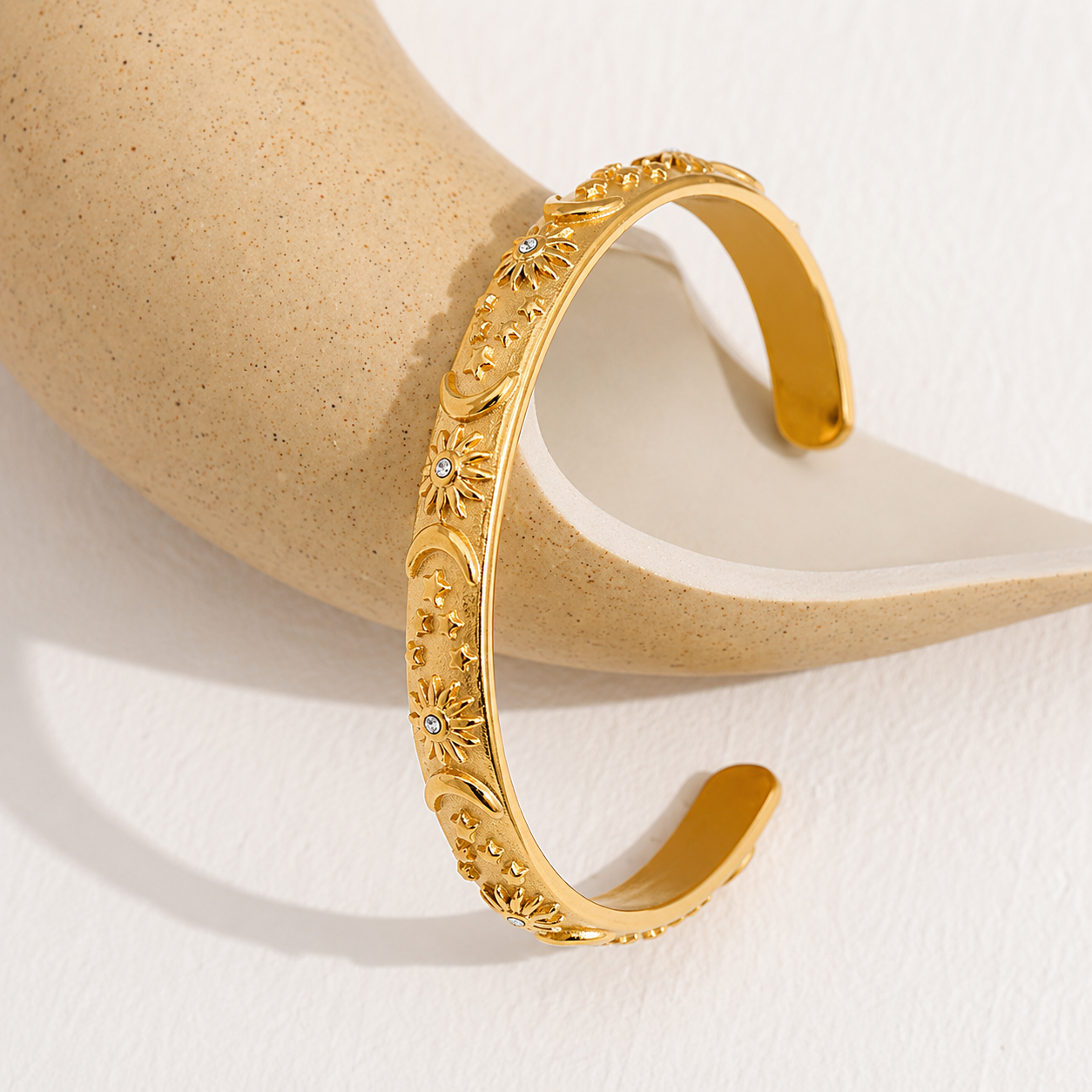 Brazalete Con Forma De Luna, Estrella y Sol Enchapado En Oro 18K