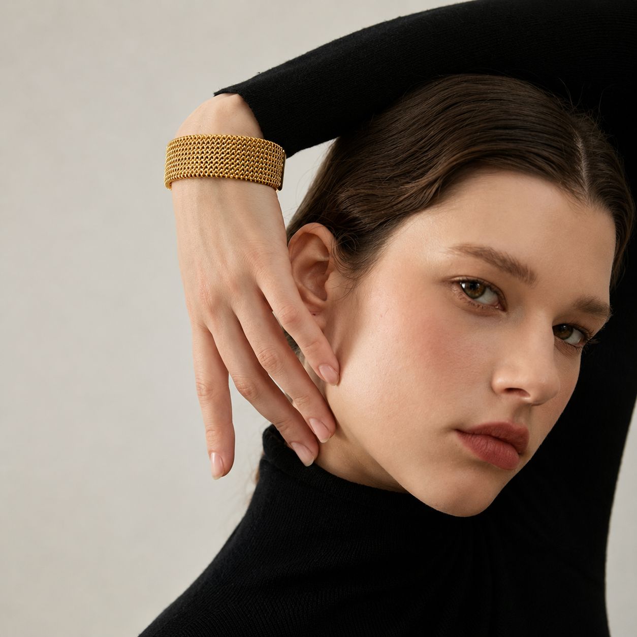 Brazalete Con Textura De Malla Enchapado En Oro 18K Brazalete 10 ZAPRINI 