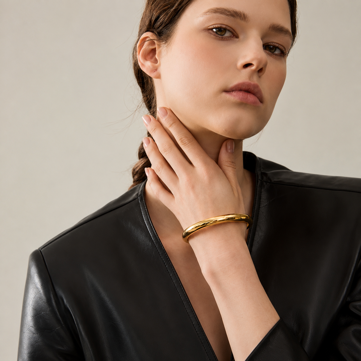 Brazalete Pulido Minimalista Enchapado En Oro 18K