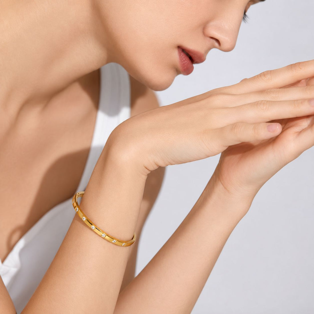 Brazalete Rígido Con Circonias Enchapado En Oro 18K Brazalete 03 ZAPRINI 