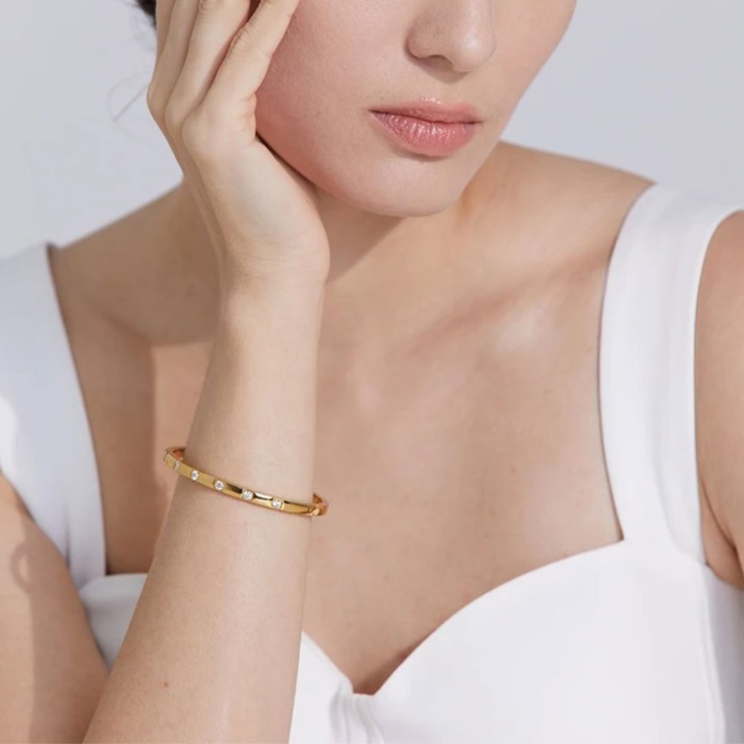 Brazalete Rígido Con Circonias Enchapado En Oro 18K Brazalete 03 ZAPRINI 