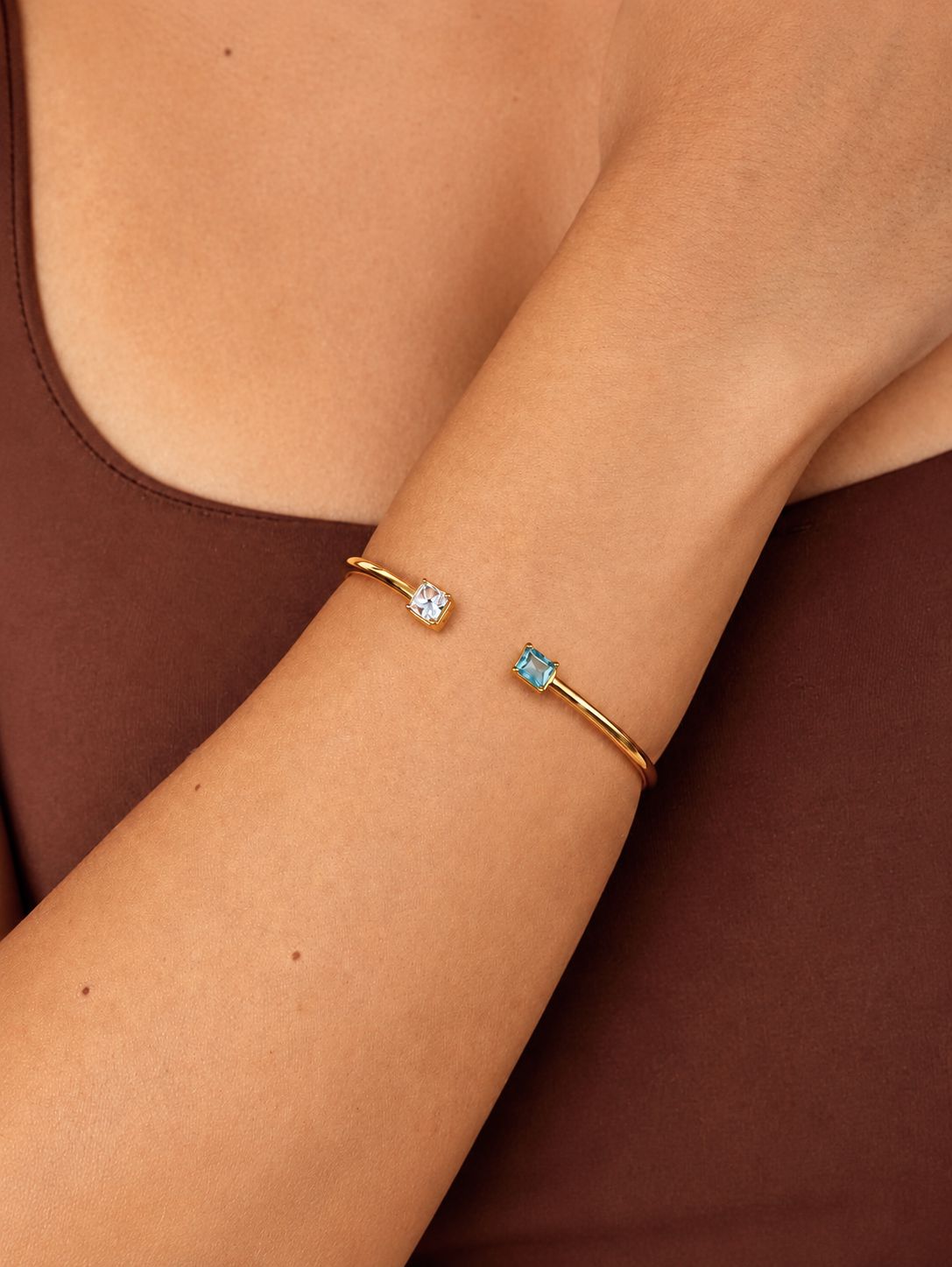 Brazalete Abierto Con Circonia Azul Enchapado En Oro 18K Brazalete 14 ZAPRINI Oro 
