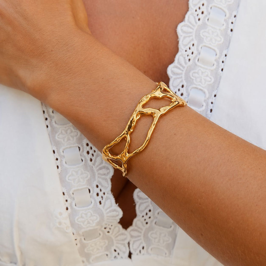 Brazalete Ancho Hueco Enchapado En Oro 18K Brazalete 06 ZAPRINI Oro 