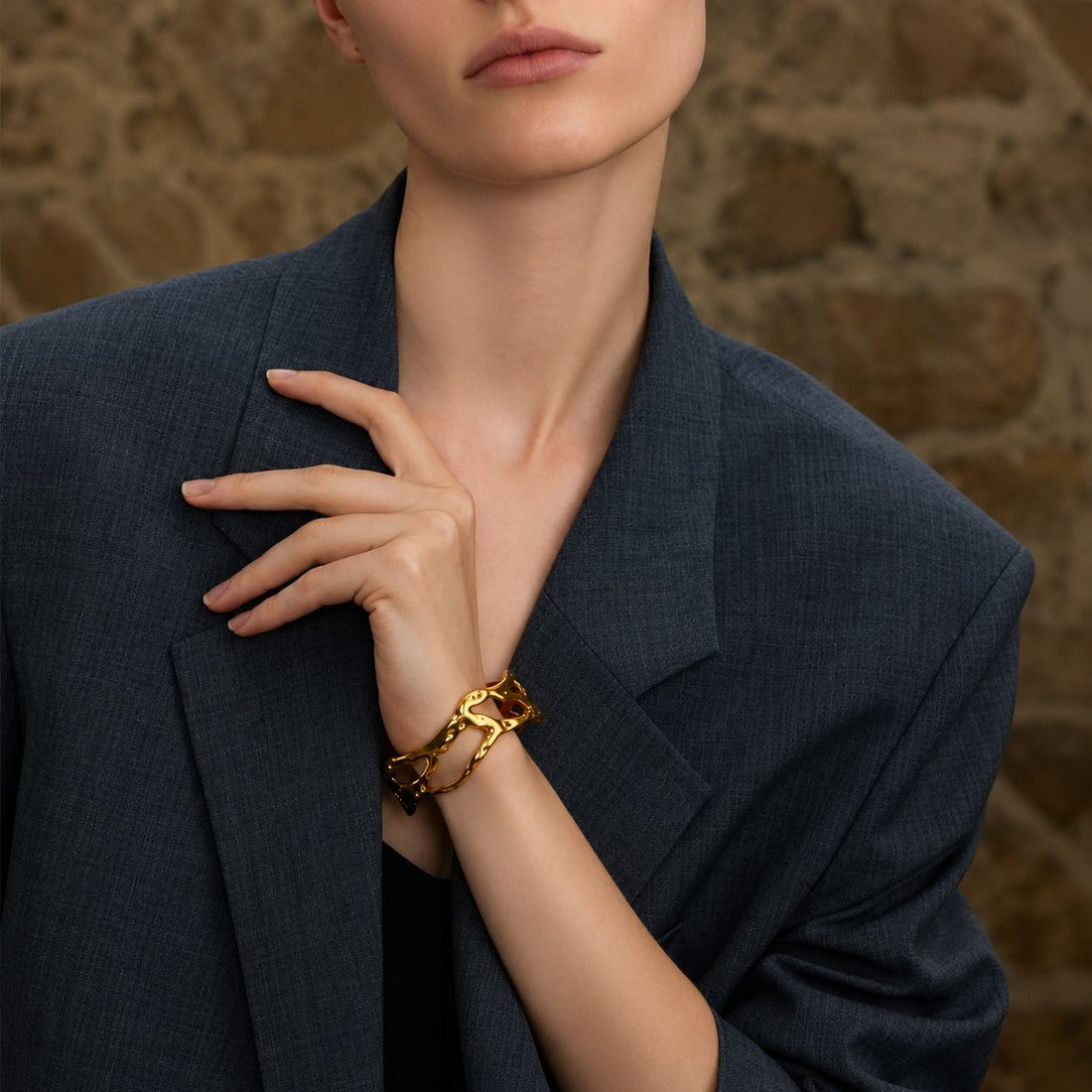 Brazalete Ancho Hueco Enchapado En Oro 18K Brazalete 06 ZAPRINI 