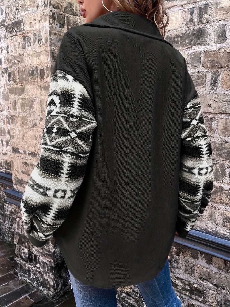 CAMPERA CON ESTAMPADO Y BOLSILLOS Campera 17 ZAPRINI 