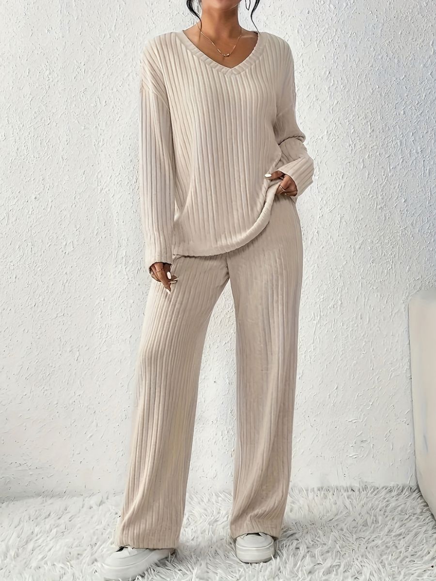 CONJUNTO CANELADO CON ESCOTE EN V Conjunto 04 ZAPRINI S 