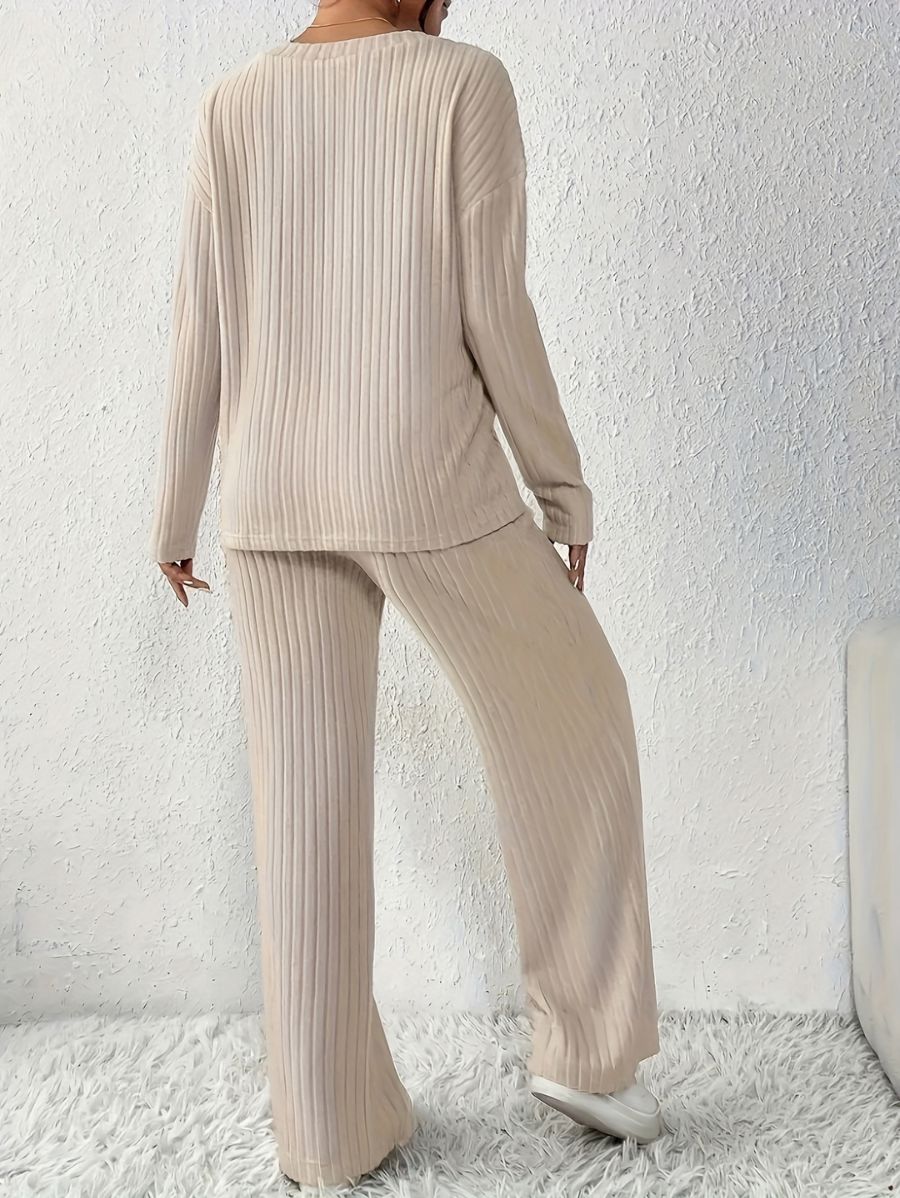 CONJUNTO CANELADO CON ESCOTE EN V Conjunto 04 ZAPRINI 