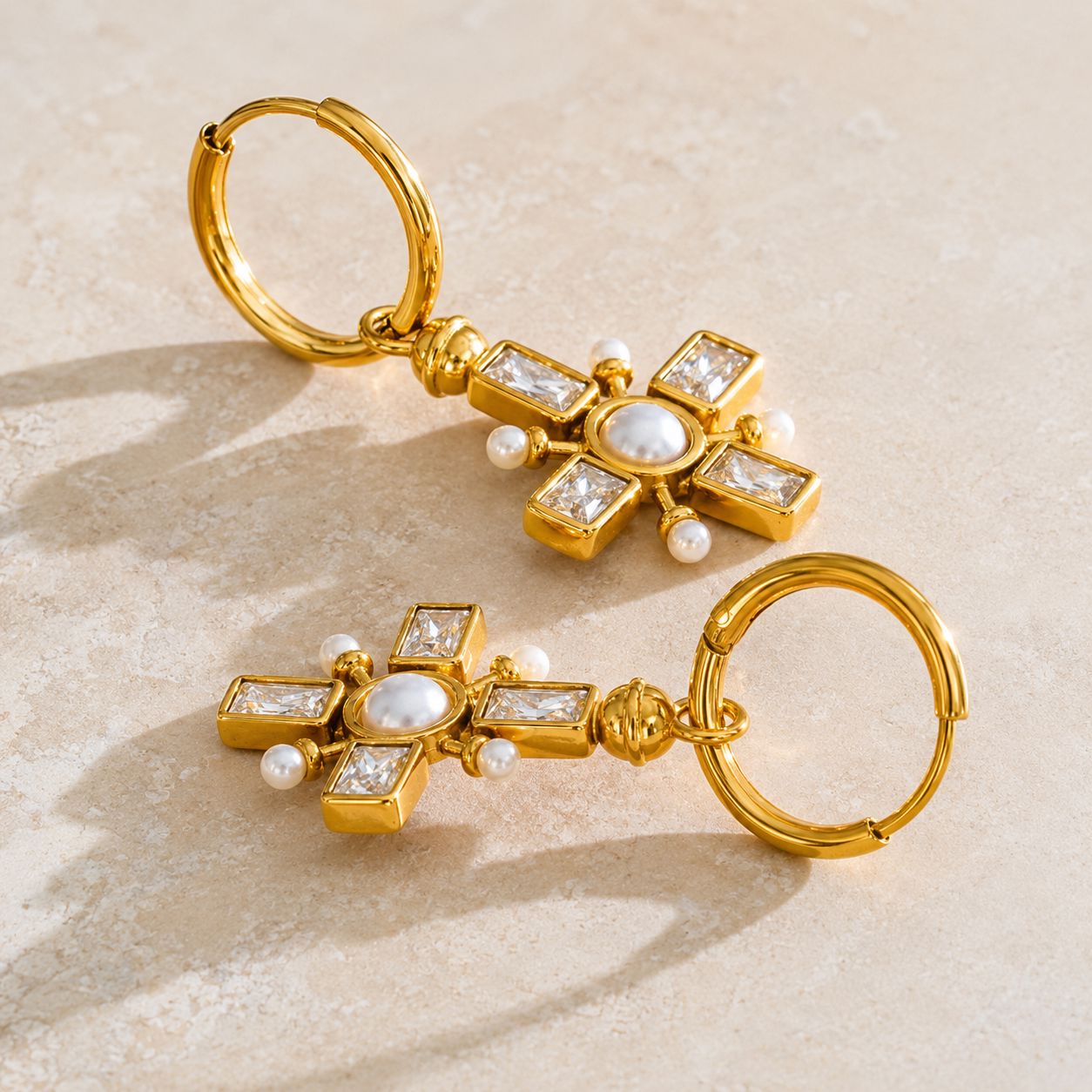 Caravana De Aro Con Perlas y Circonia Enchapado En Oro 18K Caravana 07 ZAPRINI 
