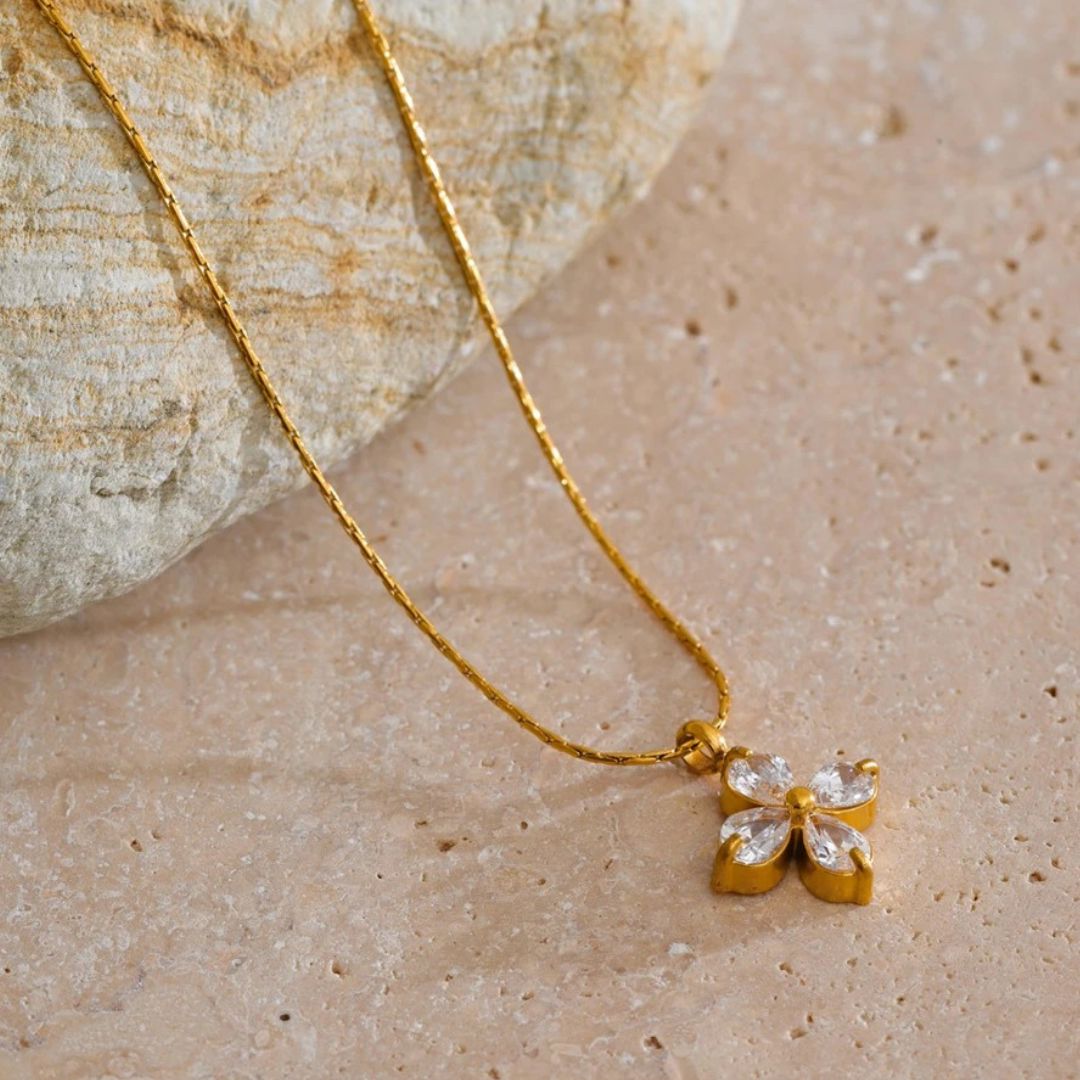 Collar Con Colgante De Flor De Circonia Cúbica Brillante Enchapado En Oro 18K Collar 02 ZAPRINI 