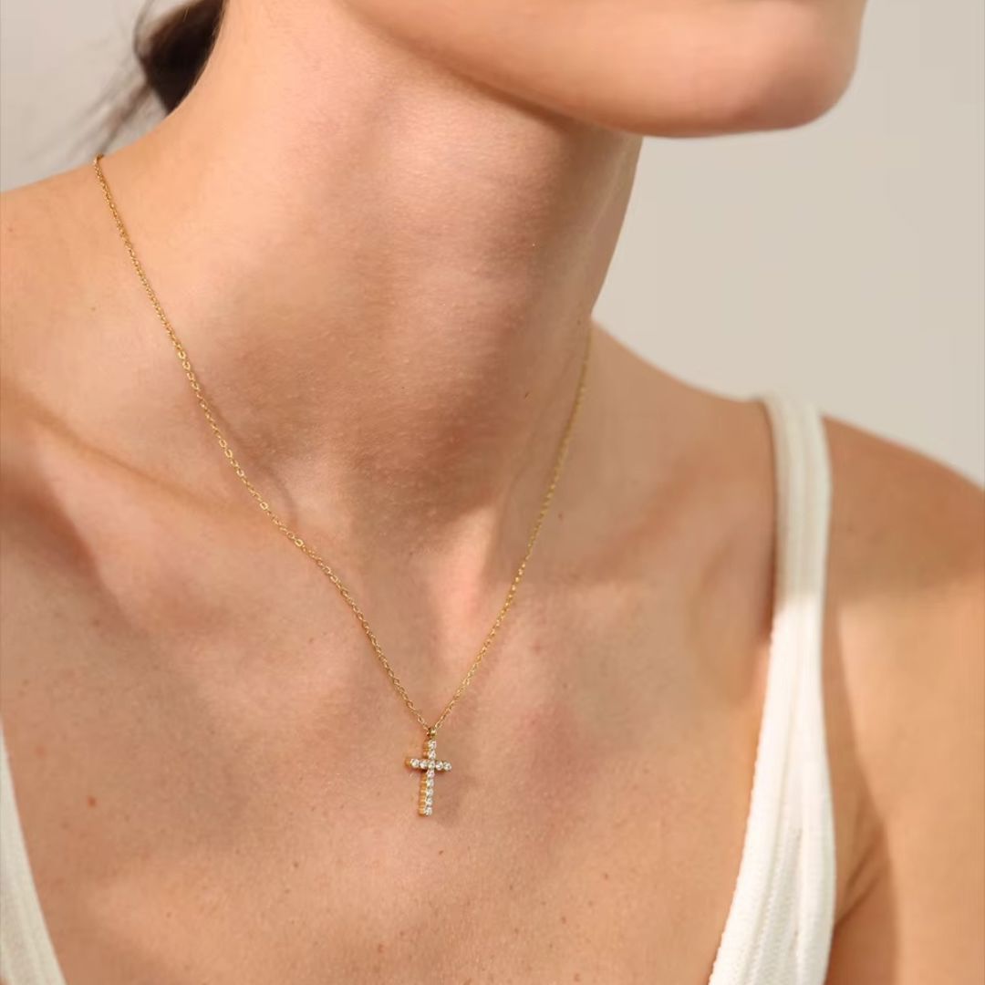 Collar Con Dije De Cruz Enchapado En Oro 18K Collar 01 ZAPRINI 