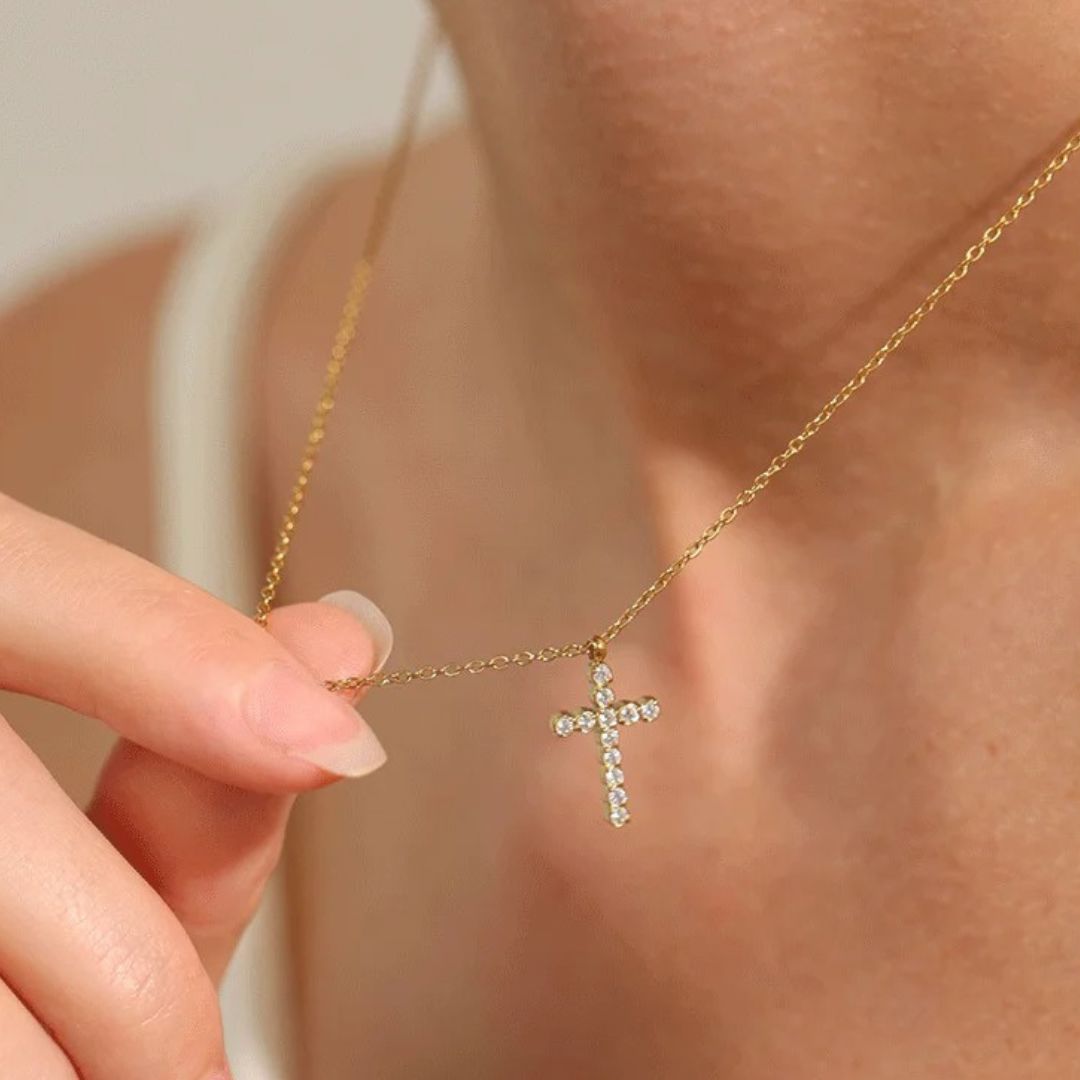 Collar Con Dije De Cruz Enchapado En Oro 18K Collar 01 ZAPRINI 