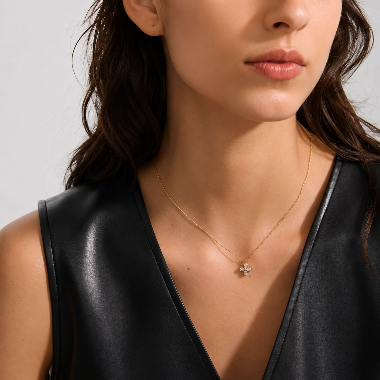 Collar Con Dije De Flor De Circonia Enchapado En Oro 18K Collar 15 ZAPRINI 