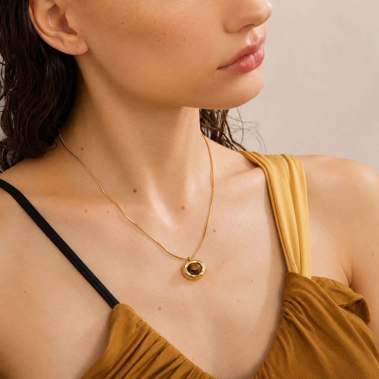 Collar Con Dije De Piedra De Tigre Enchapado En Oro 18K Collar 12 ZAPRINI 