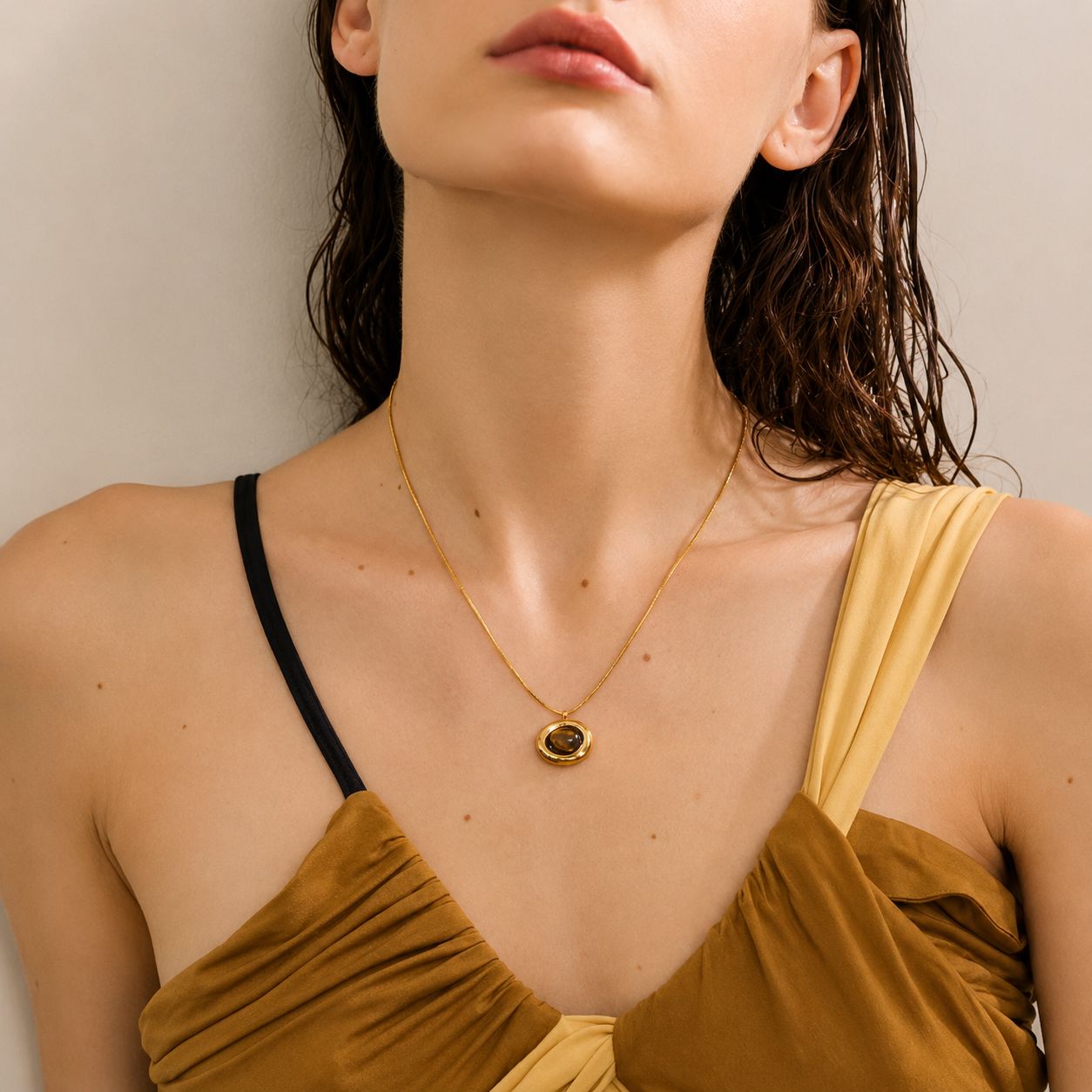 Collar Con Dije De Piedra De Tigre Enchapado En Oro 18K Collar 12 ZAPRINI 