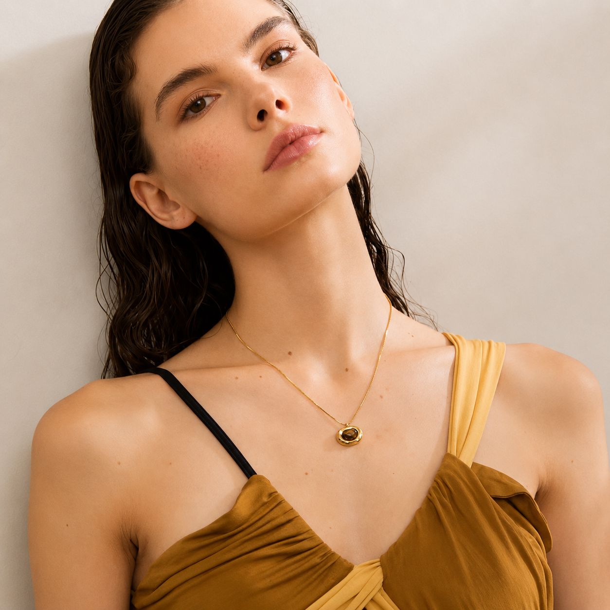 Collar Con Dije De Piedra De Tigre Enchapado En Oro 18K Collar 12 ZAPRINI 