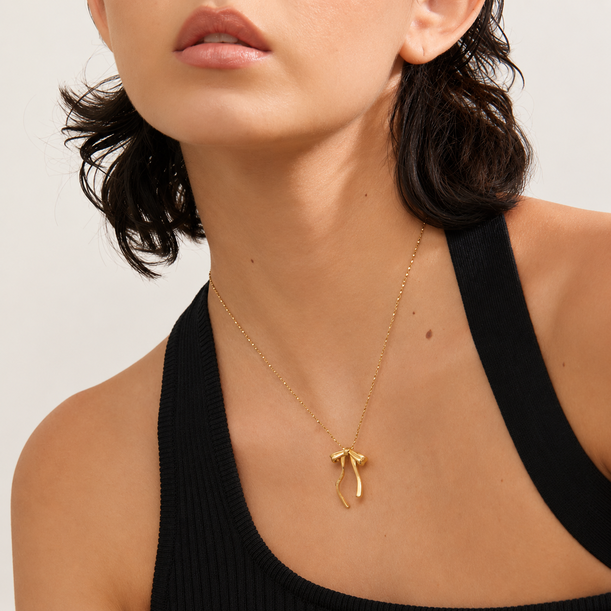 Collar Con Nudo De Lazo Enchapado En Oro 18K