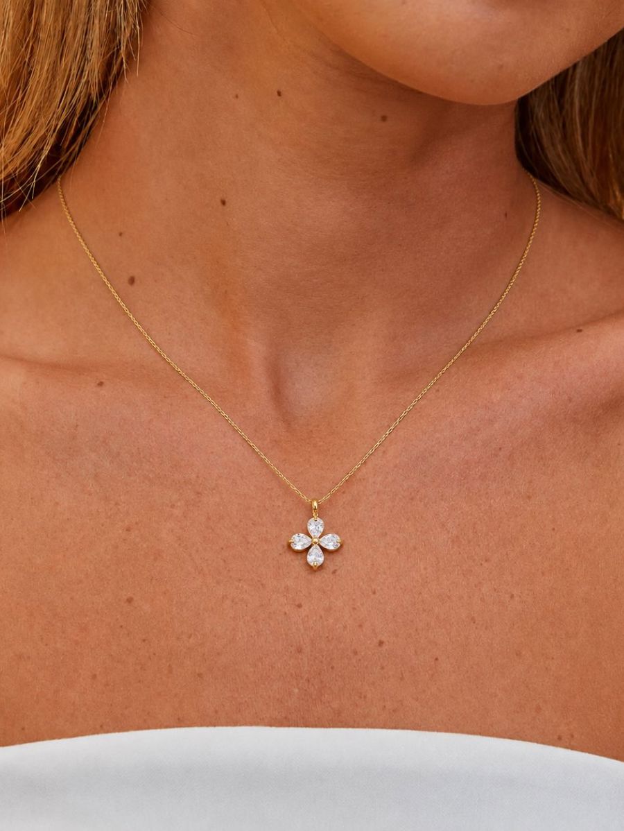 Collar Con Dije De Flor De Circonia Enchapado En Oro 18K Collar 15 ZAPRINI 