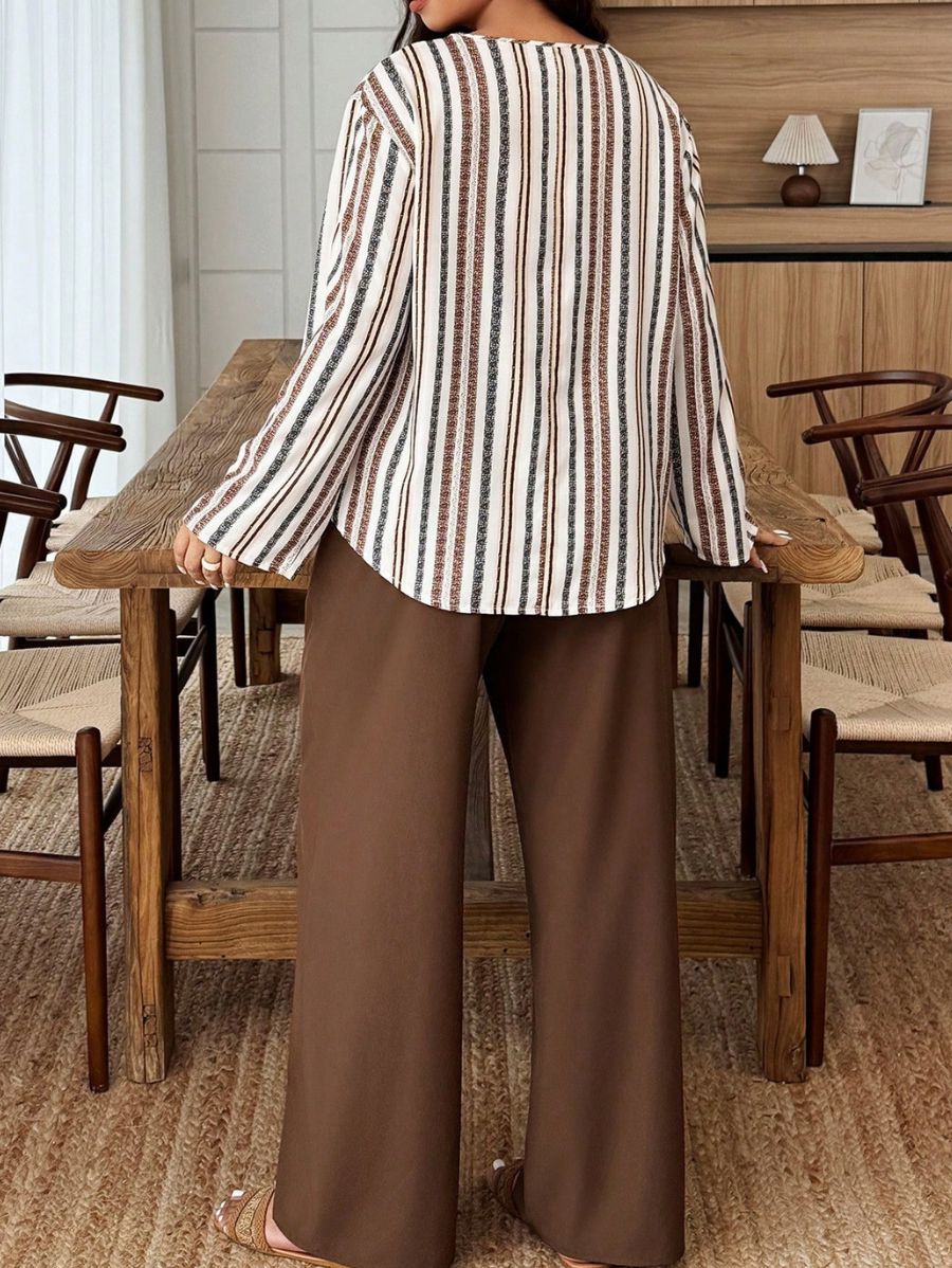 Conjunto De Blusa A Rayas Con Botones y Pantalón Plus Size Conjunto Plus Size 19 ZAPRINI 