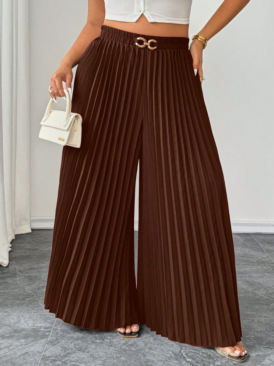 Pantalón Plisado Con Detalle Dorado Plus Size