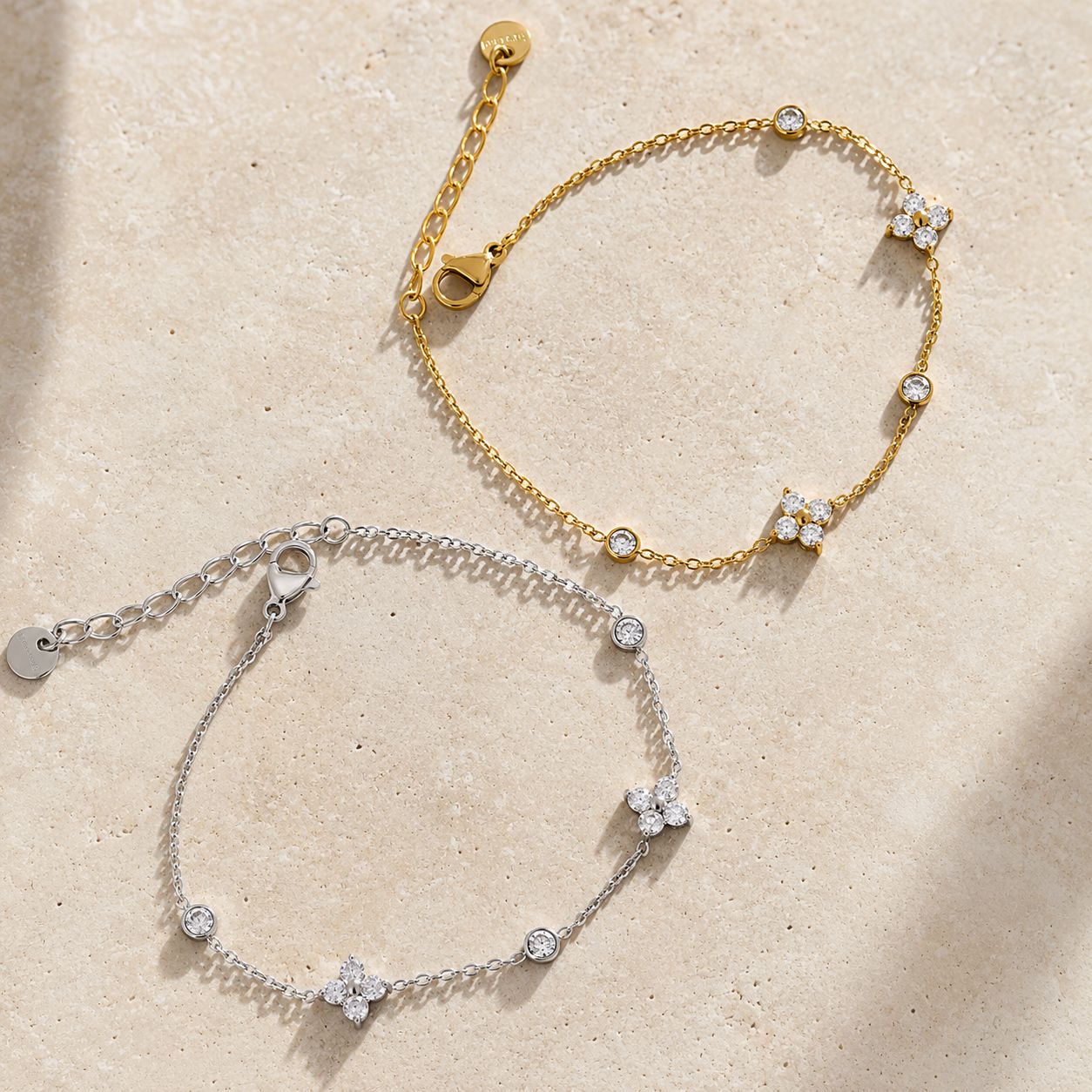 Pulsera Con Cadena De Flores De Circonia Enchapado En Oro 18K Pulsera 10 ZAPRINI 